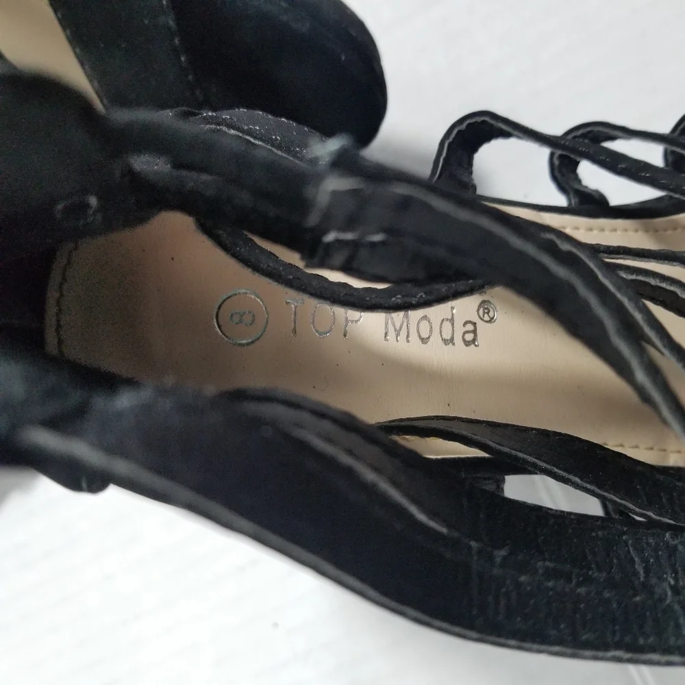 TOP MODA STRAPY BLACK WEDGE WITH ZIPPERS IN BACK SIZE 8